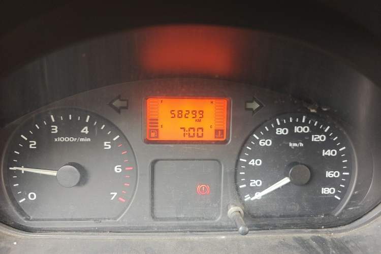 Used Wuling Rongguang 2011 1.2L Base Version
