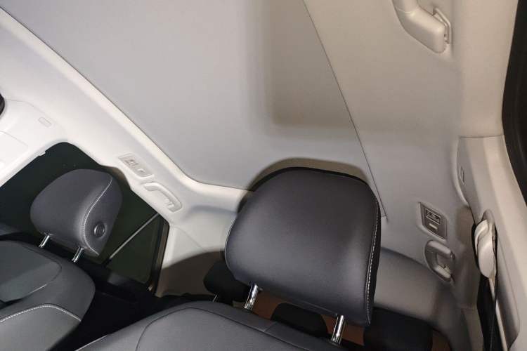 Used Volkswagen T-ROC 2019 280TSI DSG Two-Wheel Drive Comfort Version China VI Standard
