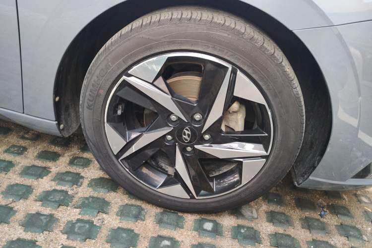 Used Hyundai Elantra 2021 1.5L CVT GLX Elite Edition Right Front Wheel Hub