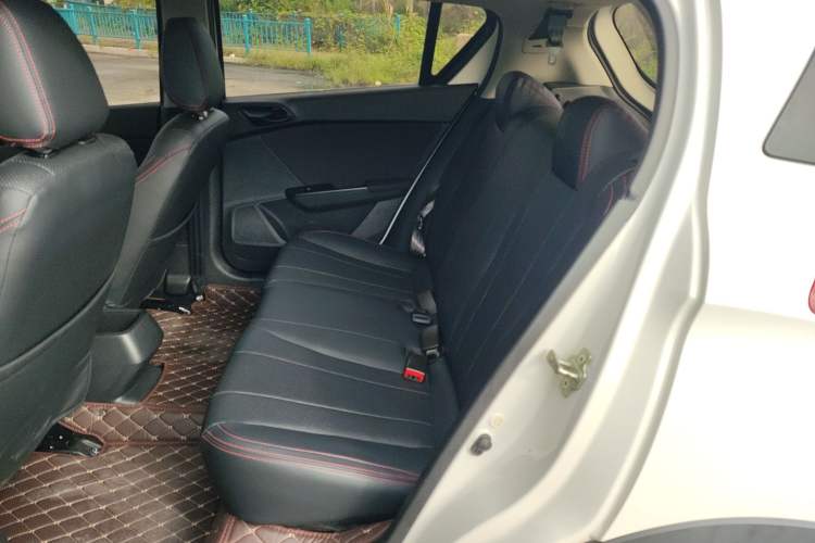 Used Baojun 310 2016 1.2L manual Comfort trim level