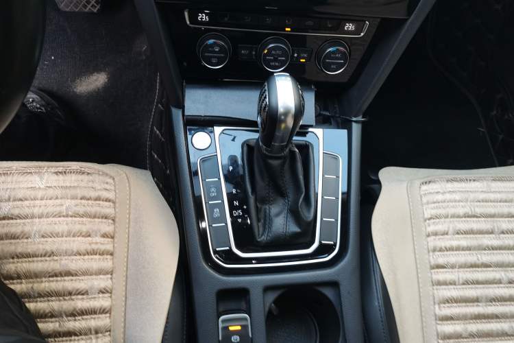 Used Volkswagen Magotan 2017 330TSI DSG Luxury Model Gear Lever