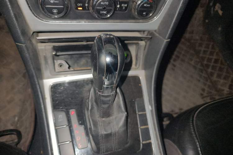 Used Volkswagen Passat 2011 1.8 TSI DSG Prestige Edition Gear Lever