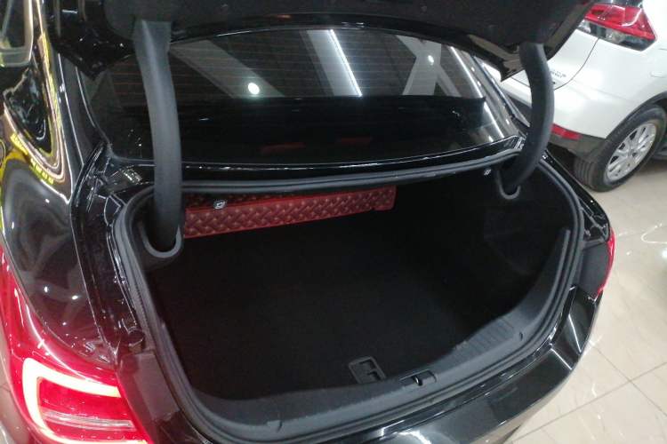 Used Hongqi H5 2020 1.8T Automatic Smart Connect Flagship Edition Trunk