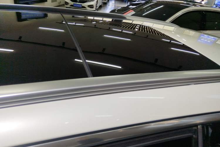 Used Mercedes-Benz C-Class 2015 C 200 station wagon Roof