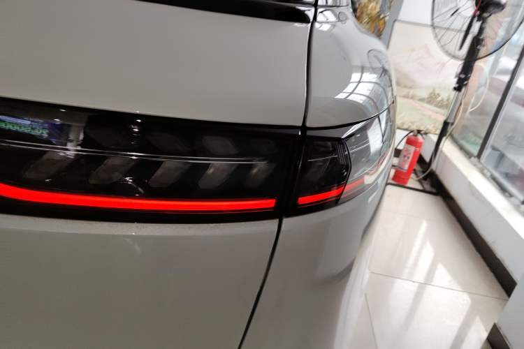 Used VOYAH FREE 2025 318 318 km Rear-Drive Touring Edition Right Rear Taillight