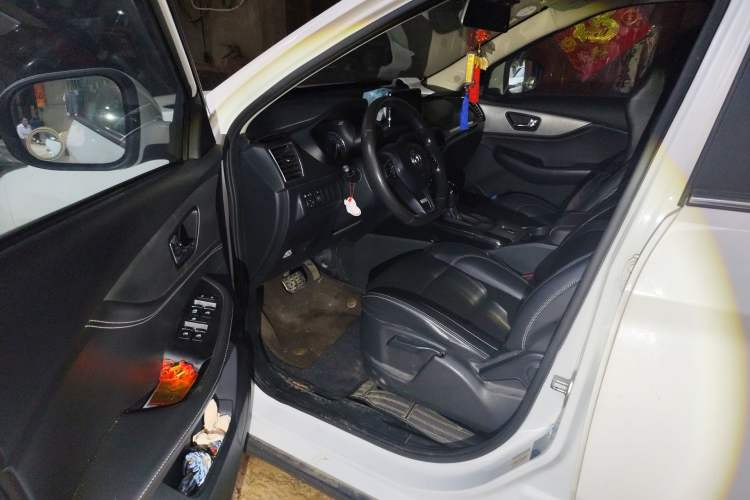 Used Dongfeng Fengon S560 2018 1.8L CVT Elite Model 7 Seats Driver Seat