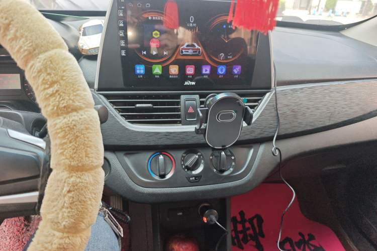 Used Baojun 310 2016 1.2L manual Comfort trim level Audio And AC Panel