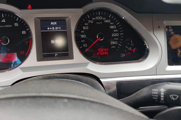 Used Audi A6L 2011 2.0 TFSI Automatic Standard Edition Odometer Close Up