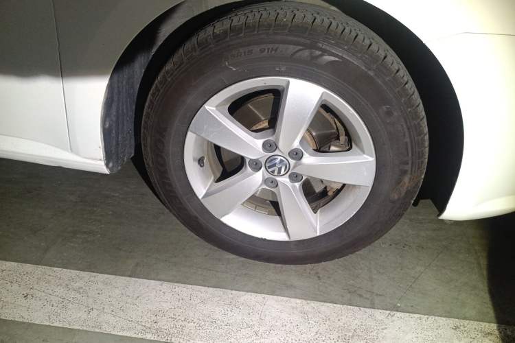 Used Volkswagen Gran Lavida 2013 1.6L Automatic Fashion Model