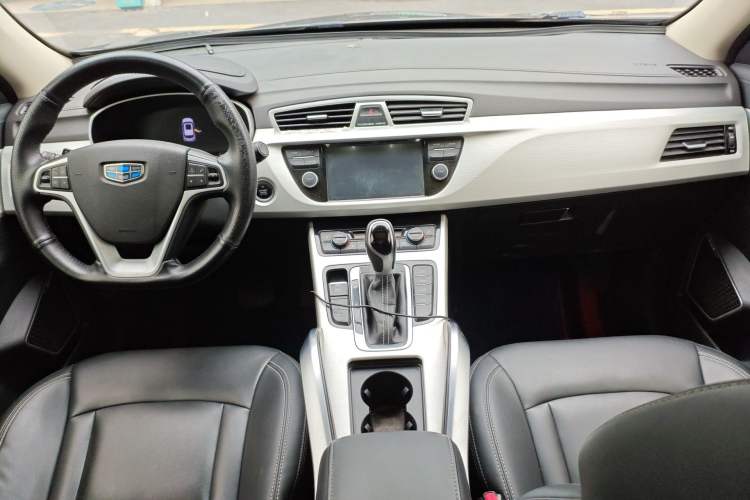 Used Geely Auto Emgrand X7 Sport 2018 1.8TD Automatic Two-Wheel Drive Smart Connect 4G Internet Edition Center Console