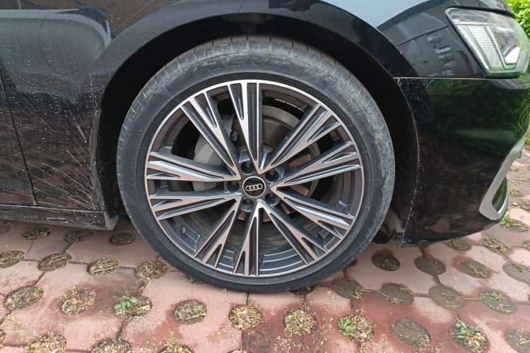 Used Audi A6L 2023 40 TFSI Luxury Dynamic Model Right Front Wheel Hub