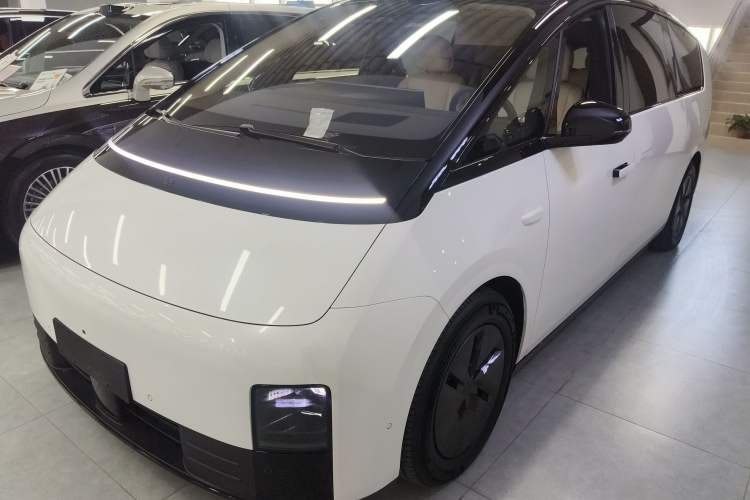 Used Li Auto MEGA 2025 Home Family Special Edition