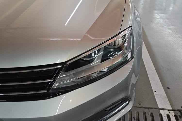 Used Volkswagen Sagitar 2018 1.6L Automatic Comfort Model Left Front Headlight