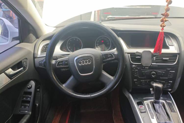 Used Audi A4L 2012 2.0 TFSI automatic standard version Steering Wheel