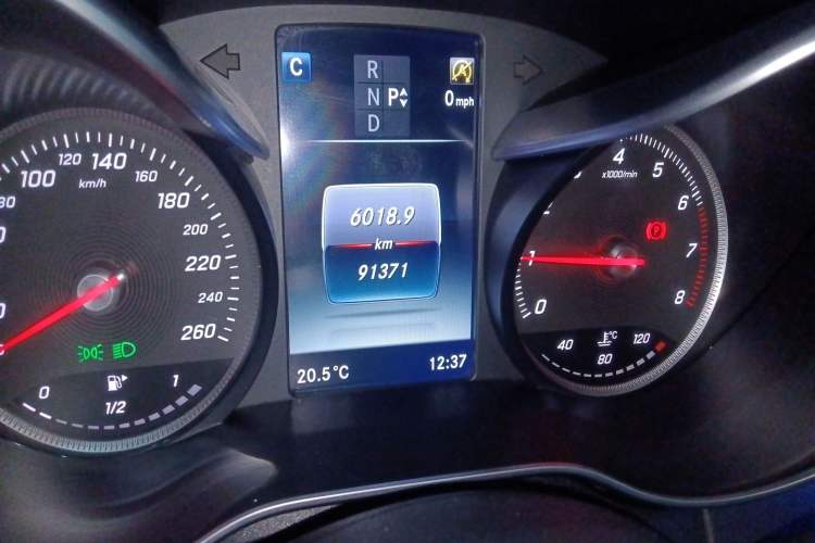 Used Mercedes-Benz C-Class 2017 C 200 L Sport Edition Odometer Close Up