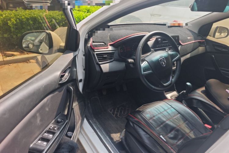 Used Baojun 310 2016 1.2L manual Comfort trim level