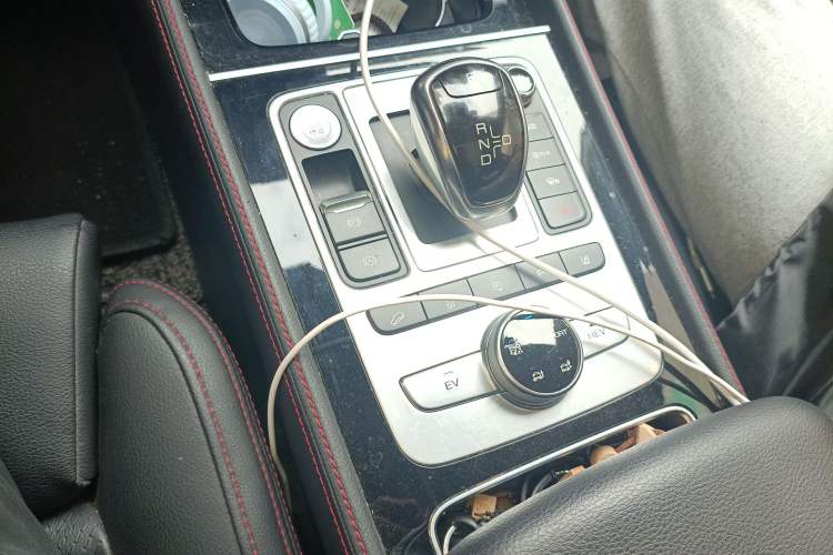 Used BYD Tang New Energy 2018 DM 2.0T All-Wheel Drive Smart Connect Elite 7-Seater China V Emission Standard
