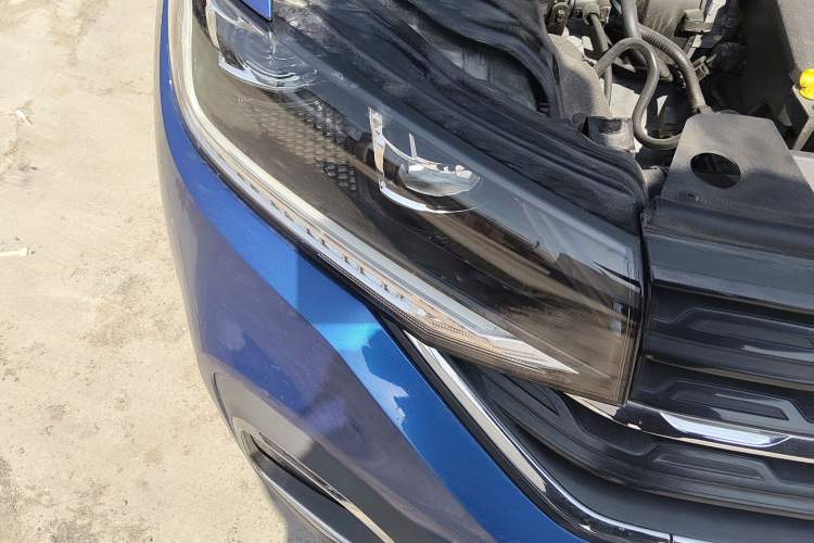 Used Volkswagen Tacqua 2020 1.5L Automatic Yue Right Front Headlight