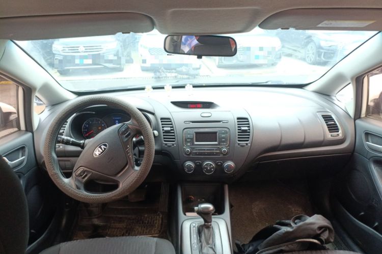 Used Kia K3 2013 1.6L Automatic GL Center Console