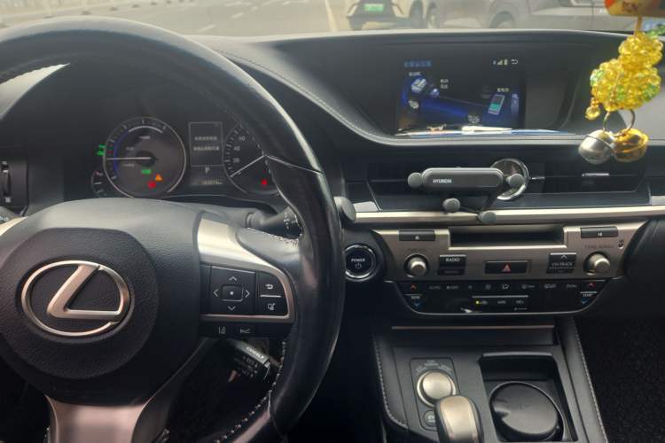 Used Lexus ES 2015 300h Comfort Edition
