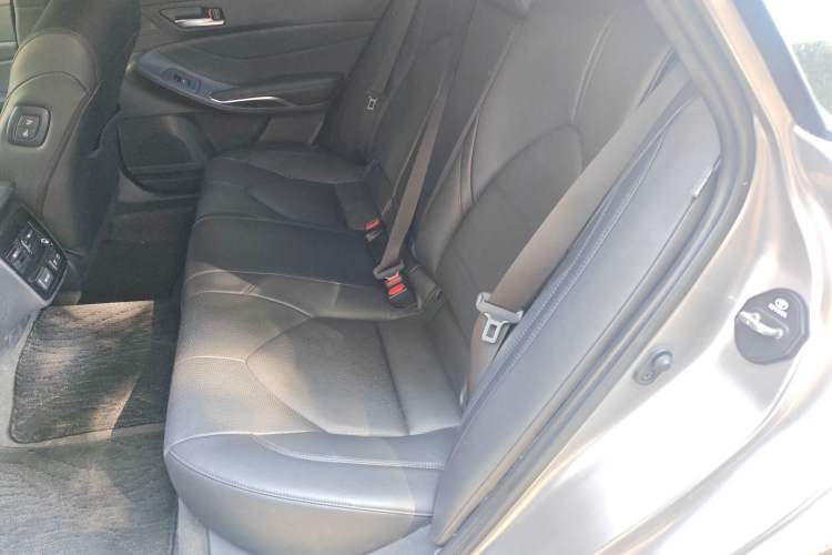 Used Toyota Avalon 2019 2.0L XLE Premium Edition China VI