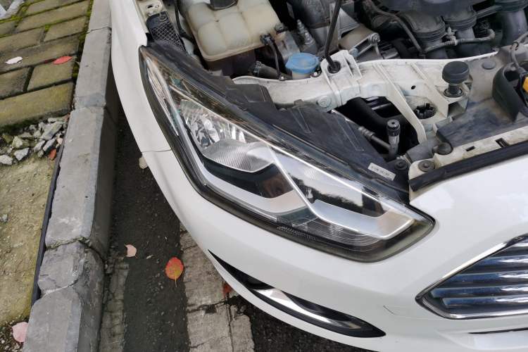 Used Ford Escort 2015 1.5L Automatic Fashion Model