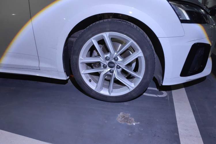 Used Audi A5 2023 Coupe 40 TFSI Fashionable and Dynamic Model Right Front Wheel Hub