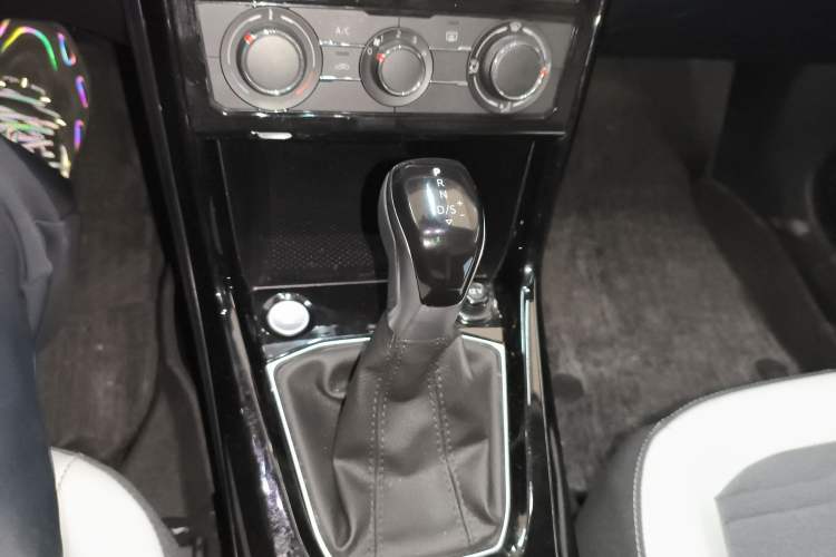 Used Volkswagen Tharu 2025 New Sharp 1.5L Ambitious Edition Gear Lever