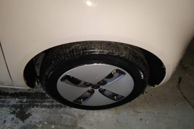 Used ORA Black Cat 2021 301 km Basic Version Right Front Wheel Hub