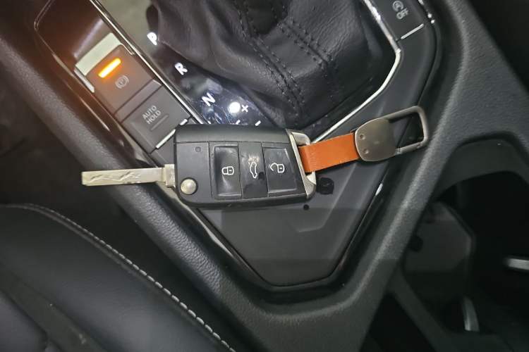 Used Volkswagen Tiguan L 2019 Revised 330TSI Automatic Two-Wheel Drive Smart & Luxury Edition China VI Standard Vehicle Key