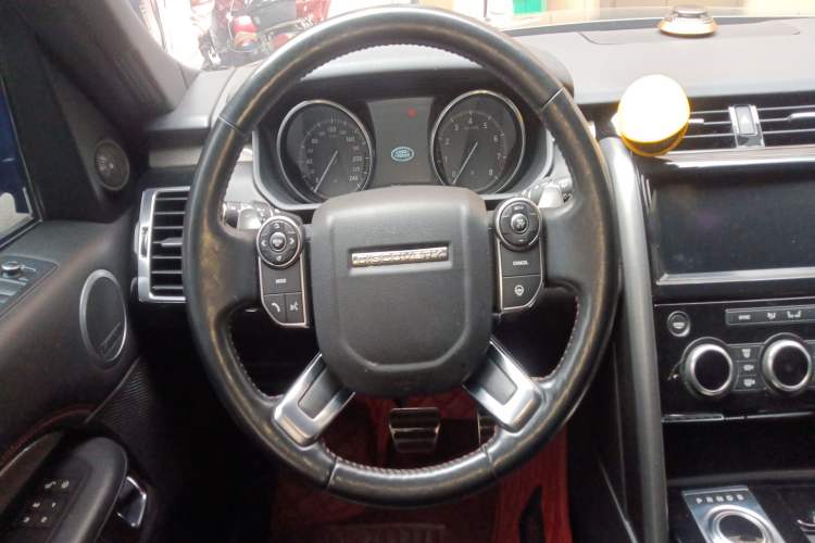 Used Land Rover Discovery 2017 3.0 SC V6 HSE Steering Wheel