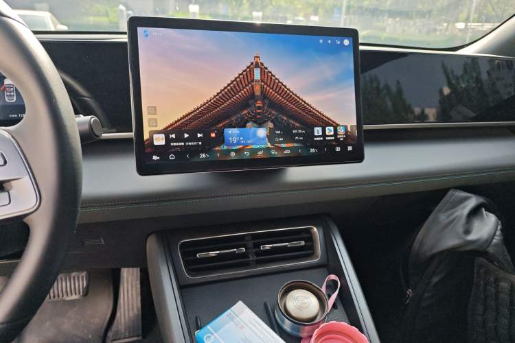 Used BYD Qin L 2025 DM-i Smart Drive 80KM Leading Model Audio And AC Panel