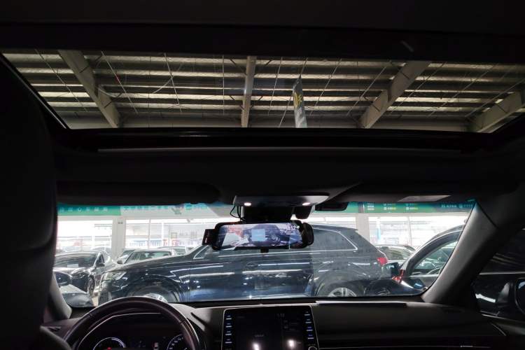 Used Toyota Avalon 2019 Dual-Engine 2.5L Luxury Edition China VI Standard
