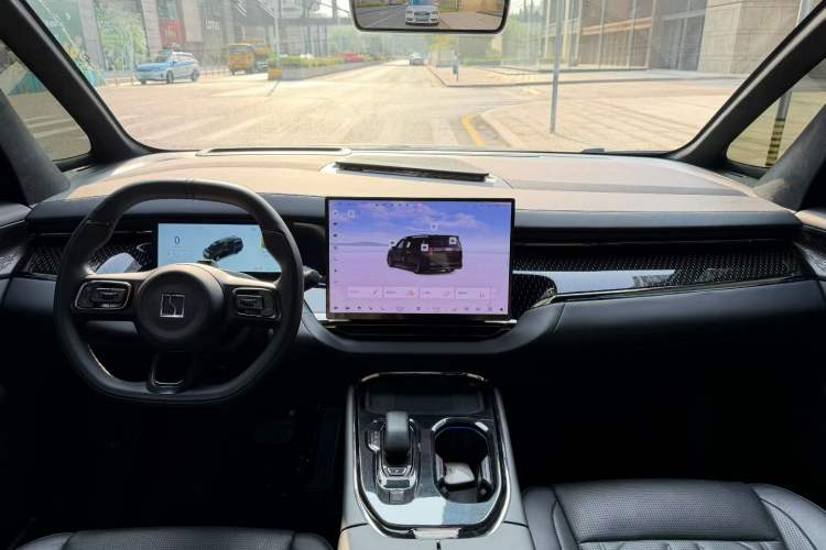 Used Zeekr 009 2024 7-Seater Aisle Version 108 kWh Center Console