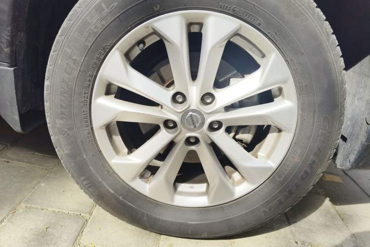 Used Nissan X-Trail 2015 2.0L CVT Comfort MAX Edition 2WD Right Front Wheel Hub