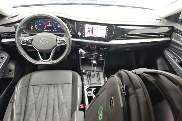 Used Volkswagen Passat 2022 380TSI Luxury Edition Center Console