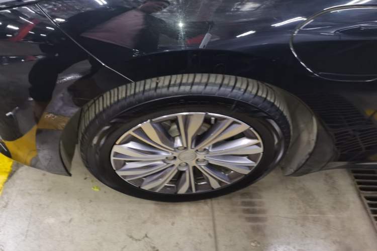 Used Hongqi E-QM5 2022 431 km Charge & Enjoy Edition
