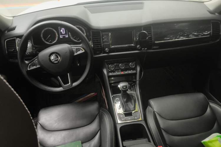 Used Skoda Kodiaq 2017 TSI330 7-Seater Two-Wheel-Drive Luxury Edition Center Console