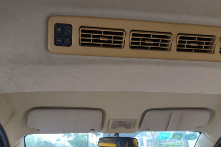 Used Dongfeng Fengon 370 2016 1.5L Manual Elite Home Edition 7-Seater