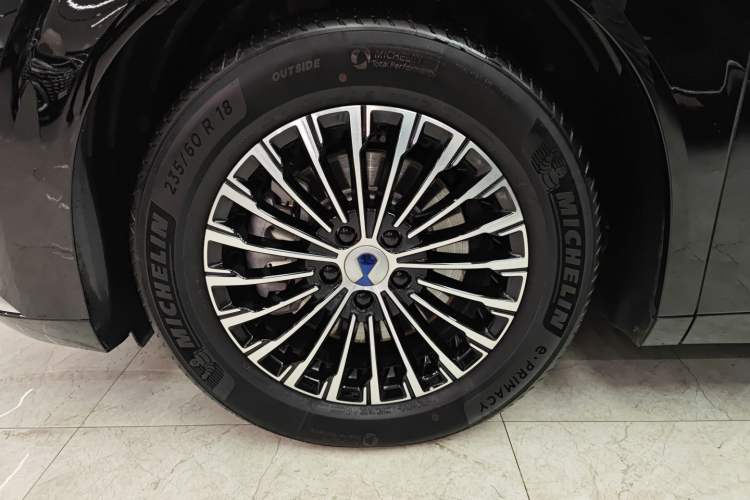 Used Denza D9 2025 DM-i Intelligent Drive 1020 Four-Wheel Drive Flagship Model