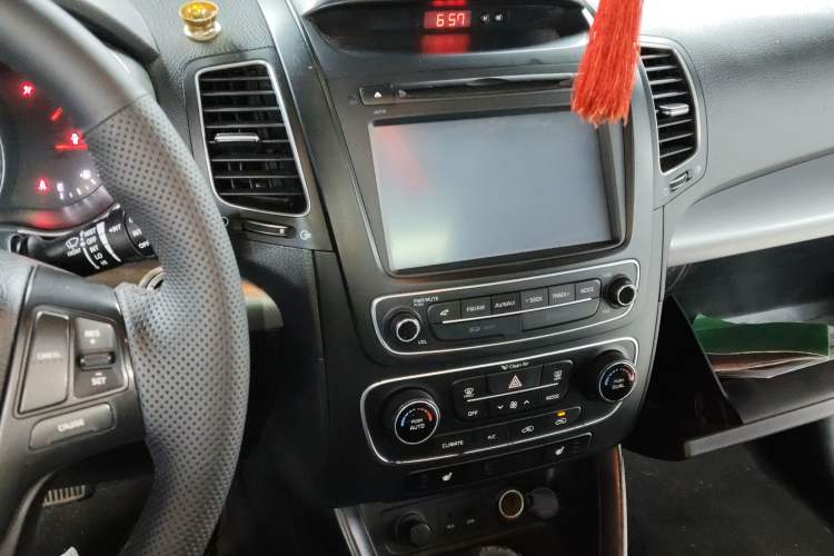 Used Kia Sorento 2013 2.4L 5-seat Gasoline Luxury Edition Audio And AC Panel