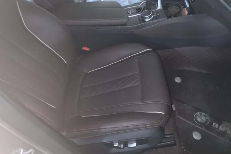 Used BMW 5 Series 2021 530Li Leading Luxury Package Right Front Seat