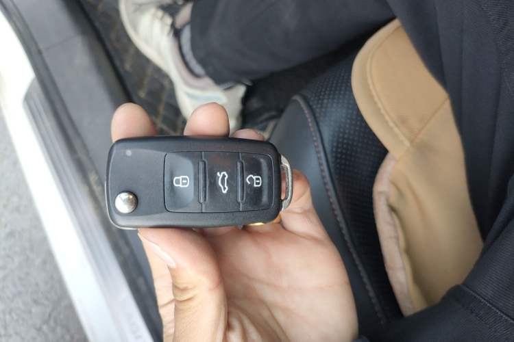 Used Volkswagen Sagitar 2015 230TSI Automatic Luxury Model Vehicle Key