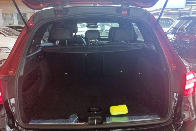 Used Mercedes-Benz GLC 2018 Refreshed GLC 300 4MATIC Dynamic Edition
