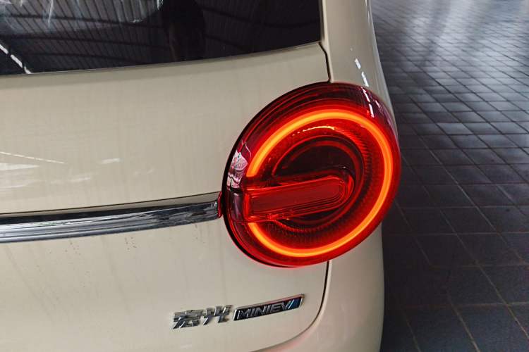 Used Wuling Hongguang MINIEV 2026 Model Fifth Generation, 205km Deluxe Edition Right Rear Taillight