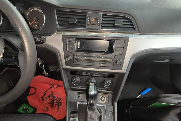 Used Volkswagen Lamando 2015 230TSI DSG Fashion Edition
