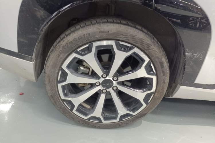 Used AION V 2024 Aion Tyrannosaurus 650 Smart Premium Edition