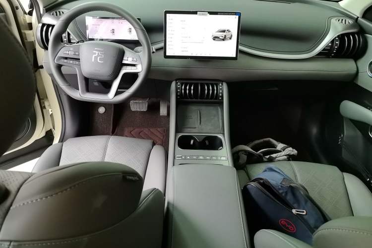 Used BYD Yuan PLUS 2025 Intelligent Driving Version 510 KM Beyond-Grade Edition Center Console