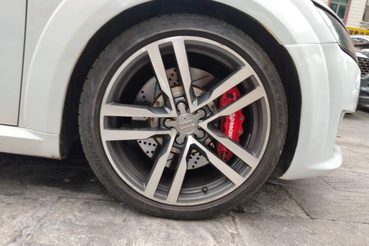 Used Audi TT 2015 TT Coupe 45 TFSI quattro Right Front Wheel Hub