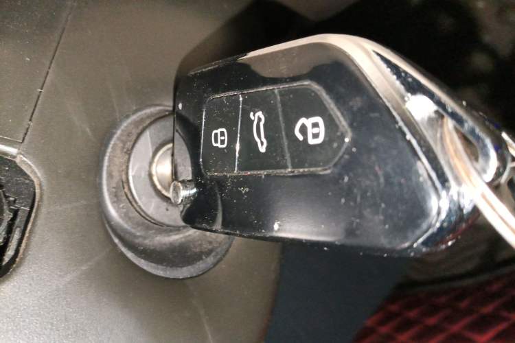 Used Volkswagen Bora 2012 1.6L Automatic Fashion Value Edition Vehicle Key